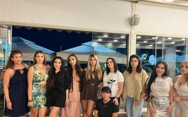 Грим, вино и парфюми във Варна – вечер, в която красотата се превърна в преживяване